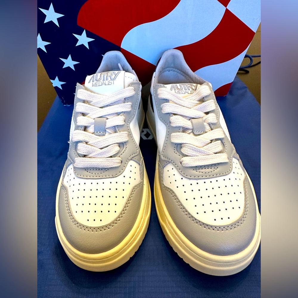 AUTRykids low kid tric/Leat size 1.5 US
